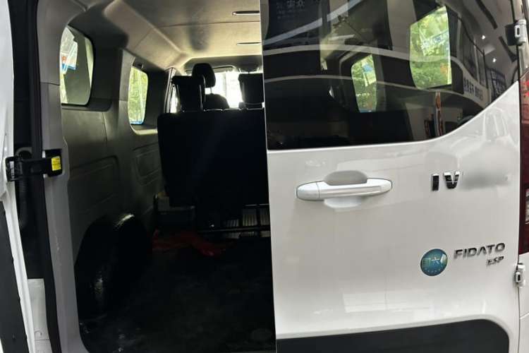 Used Iveco Fidato 2023 C30 Passenger Van 2.0T 93kW Manual Transmission Xingtu Edition Low Roof Interior 3