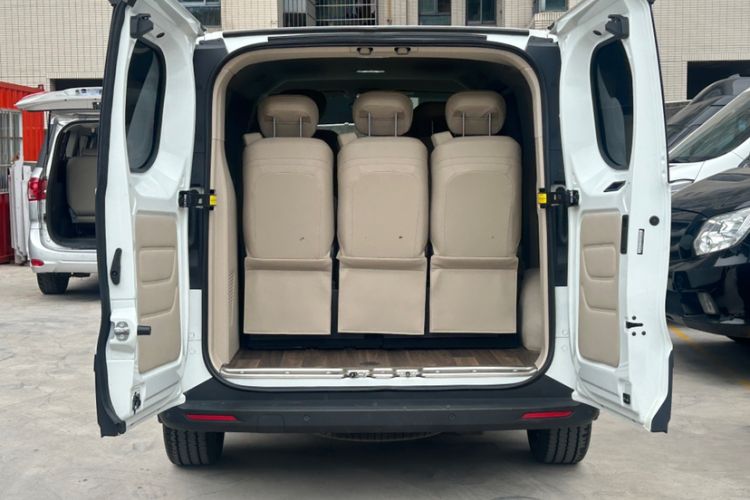 Used Iveco Fidato 2023 C30 Passenger Van 2.0T 110kW Automatic Xingtu Version Low Roof Interior 4
