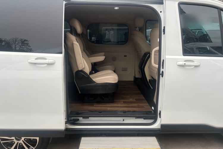 Used Iveco Fidato 2023 C30 Passenger Van 2.0T 110kW Automatic Xingtu Version Low Roof Interior 6