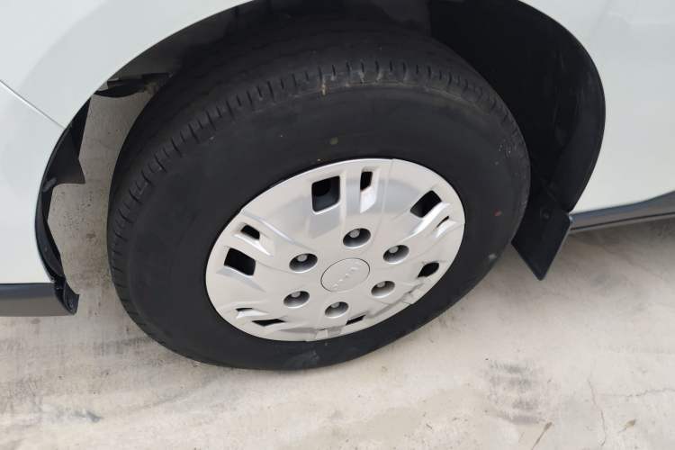 Used Iveco Fidato 2023 C30 Passenger Van 2.0T 93kW Manual Transmission Xingtu Edition Low Roof Left Front Wheel Hub