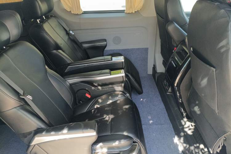Used Iveco Fidato 2023 C33 Passenger Van 2.0T 93 kW Manual Transmission Xingtu Edition High Roof Left Rear Seat