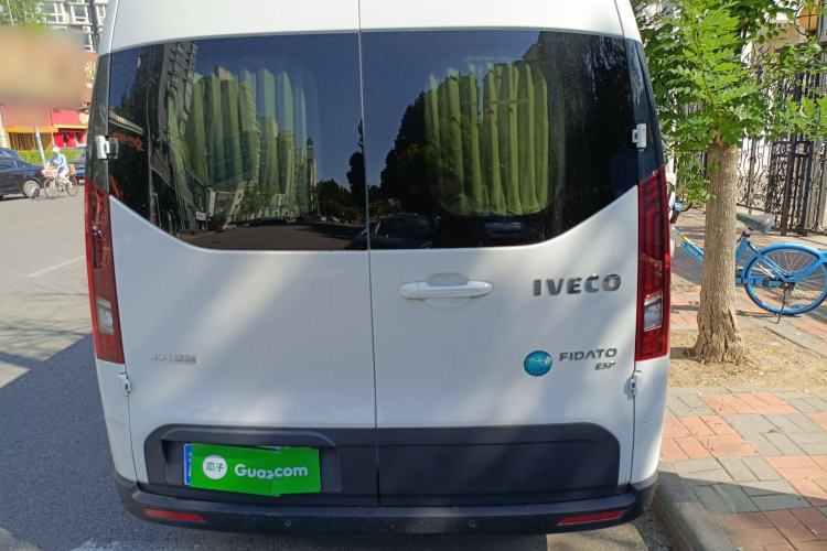Used Iveco Fidato 2023 C33 Passenger Van 2.0T 93 kW Manual Transmission Xingtu Edition High Roof Rear