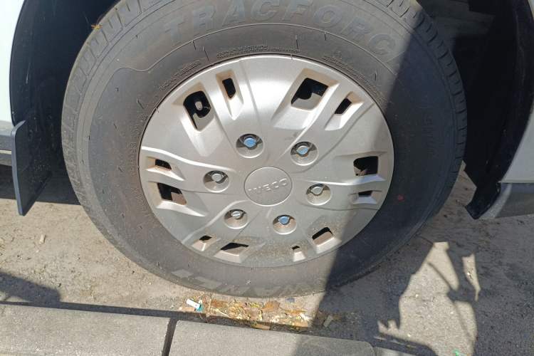 Used Iveco Fidato 2023 C33 Passenger Van 2.0T 93 kW Manual Transmission Xingtu Edition High Roof Right Front Wheel Hub