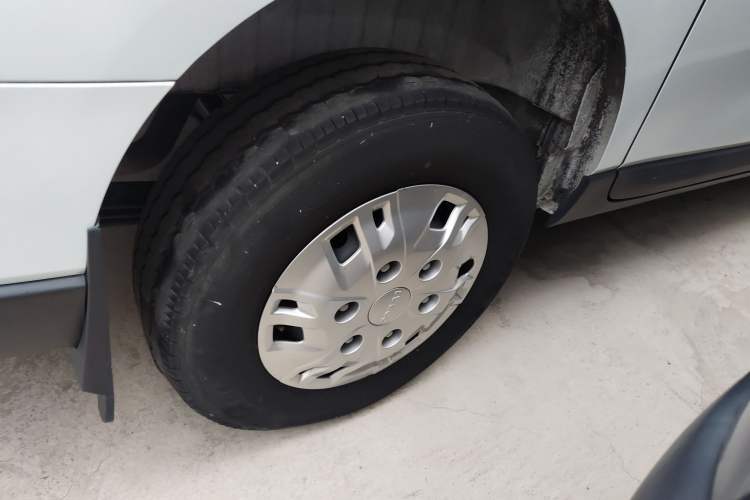 Used Iveco Fidato 2023 C30 Passenger Van 2.0T 93kW Manual Transmission Xingtu Edition Low Roof Right Rear Wheel Hub