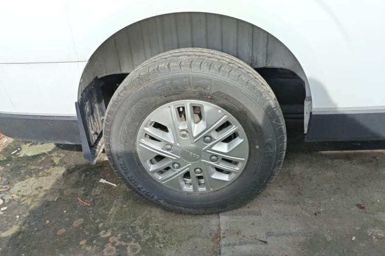 Used Iveco Fidato 2023 B33 Passenger Bus 2.0T 110 kW Automatic Starlight Edition High Roof Right Rear Wheel Hub