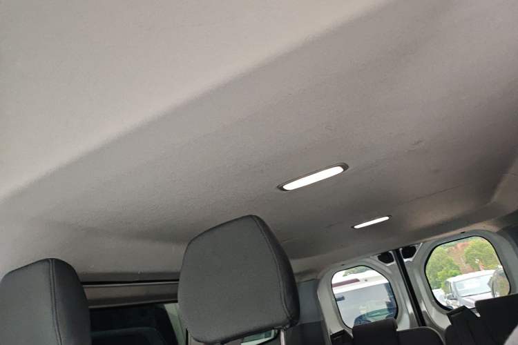 Used Iveco Fidato 2023 C30 Passenger Van 2.0T 93kW Manual Transmission Xingtu Edition Low Roof Roof