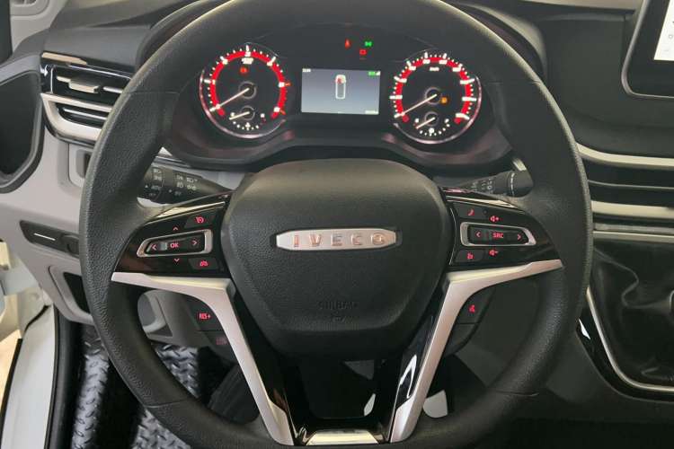 Used Iveco Fidato 2023 C30 Passenger Van 2.0T 93kW Manual Transmission Xingtu Edition Low Roof Steering Wheel