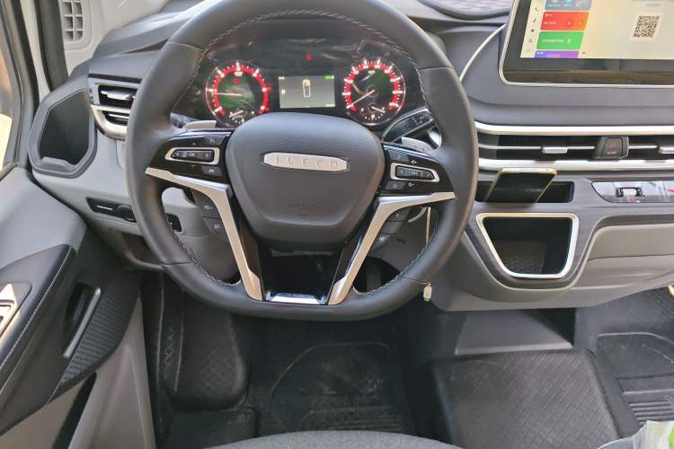 Used Iveco Fidato 2023 C30 Passenger Van 2.0T 110kW Automatic Xingtu Version Low Roof Steering Wheel