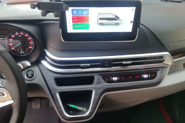 Used Iveco Fidato 2025 C30 Passenger Van 2.0T 110 kW Automatic – Xingtu Edition Audio And AC Panel