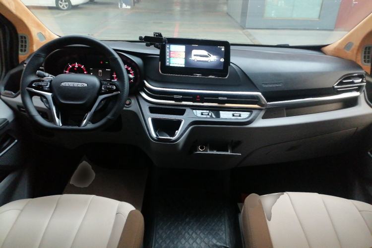Used Iveco Fidato 2025 B30 Passenger Bus 2.0T 110 kW Automatic – Starlight Edition Center Console