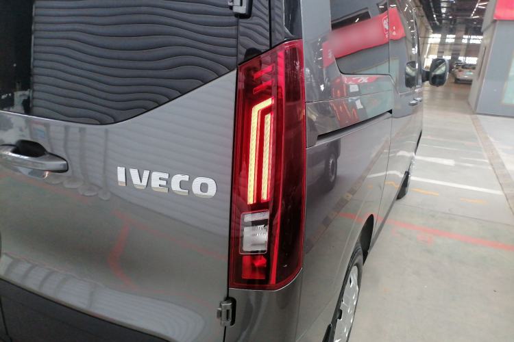 Used Iveco Fidato 2025 B30 Passenger Bus 2.0T 110 kW Automatic – Starlight Edition Exterior 3