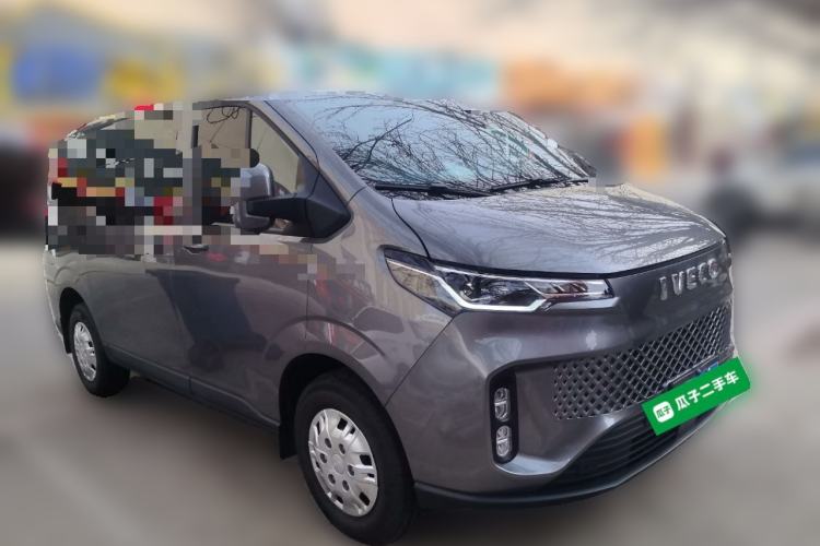 Used Iveco Fidato 2025 C30 Passenger Van 2.0T 110 kW Automatic – Xingtu Edition Front Right 45 Deg