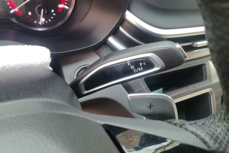 Used Iveco Fidato 2025 C30 Passenger Van 2.0T 110 kW Automatic – Xingtu Edition Gear Lever