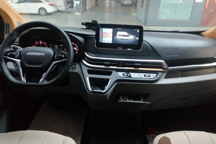 Used Iveco Fidato 2025 B30 Passenger Bus 2.0T 110 kW Automatic – Starlight Edition Gear Lever