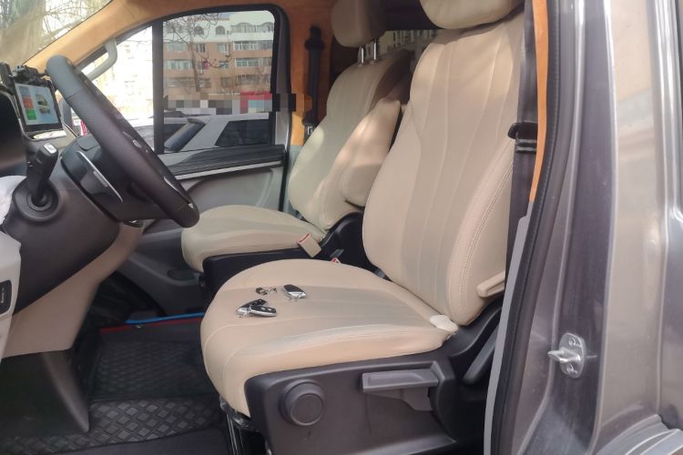 Used Iveco Fidato 2025 C30 Passenger Van 2.0T 110 kW Automatic – Xingtu Edition Left Front Seat