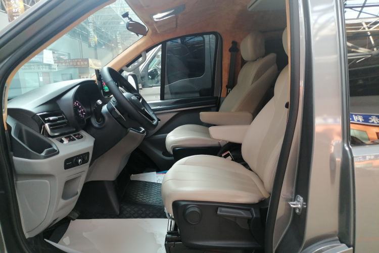 Used Iveco Fidato 2025 B30 Passenger Bus 2.0T 110 kW Automatic – Starlight Edition Left Front Seat