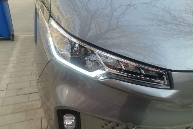 Used Iveco Fidato 2025 C30 Passenger Van 2.0T 110 kW Automatic – Xingtu Edition Right Front Headlight