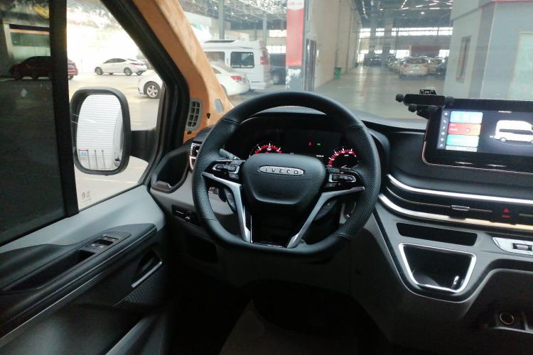 Used Iveco Fidato 2025 B30 Passenger Bus 2.0T 110 kW Automatic – Starlight Edition Steering Wheel