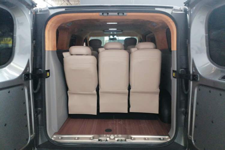 Used Iveco Fidato 2025 B30 Passenger Bus 2.0T 110 kW Automatic – Starlight Edition Trunk
