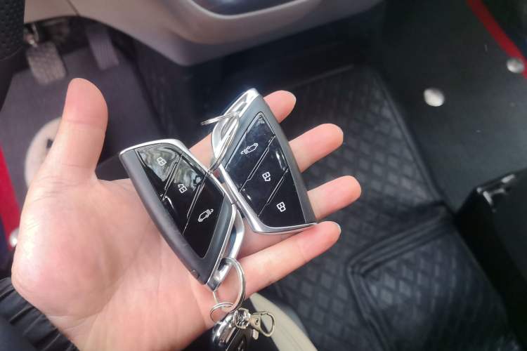 Used Iveco Fidato 2025 C30 Passenger Van 2.0T 110 kW Automatic – Xingtu Edition Vehicle Key