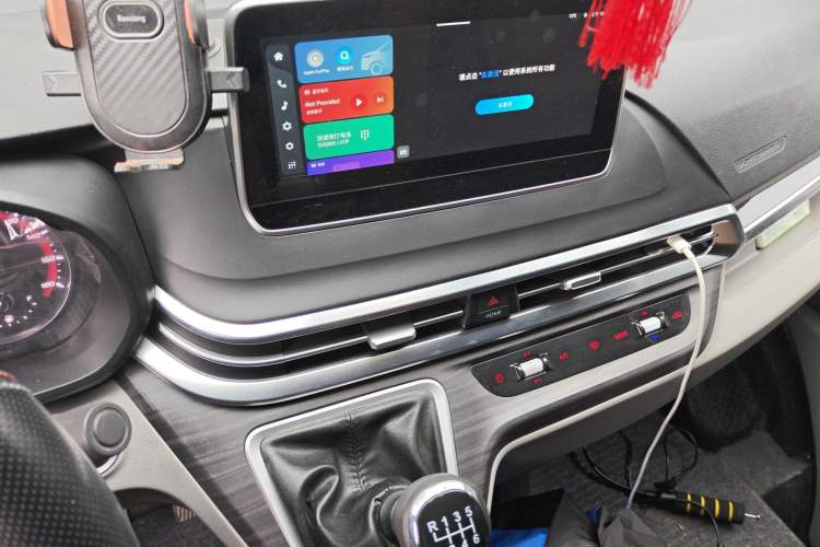 Used Iveco Fidato 2025 C30 Passenger Van 2.0T 93kW Manual – Xingtu Edition Audio And AC Panel
