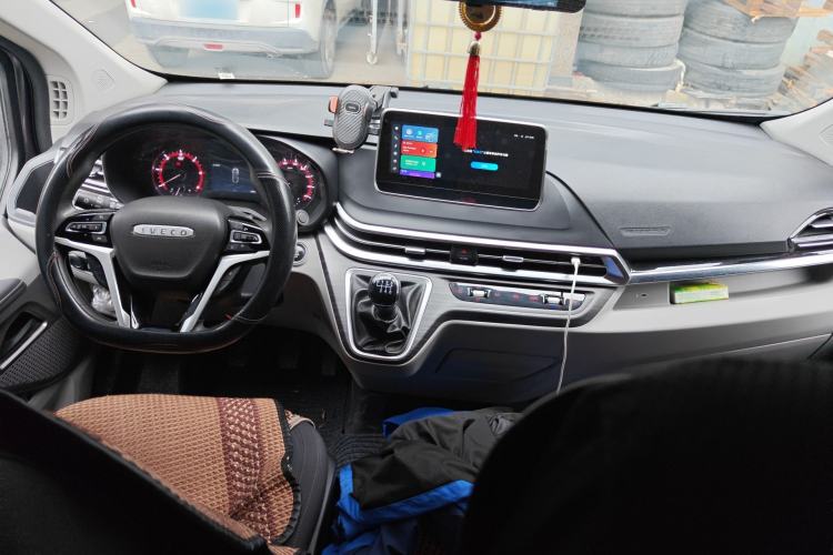 Used Iveco Fidato 2025 C30 Passenger Van 2.0T 93kW Manual – Xingtu Edition Center Console