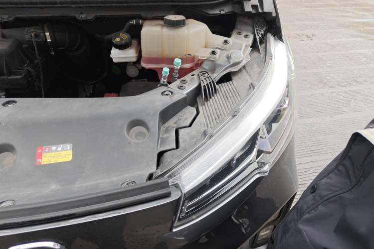 Used Iveco Fidato 2025 C30 Passenger Van 2.0T 93kW Manual – Xingtu Edition Engine Bay Left