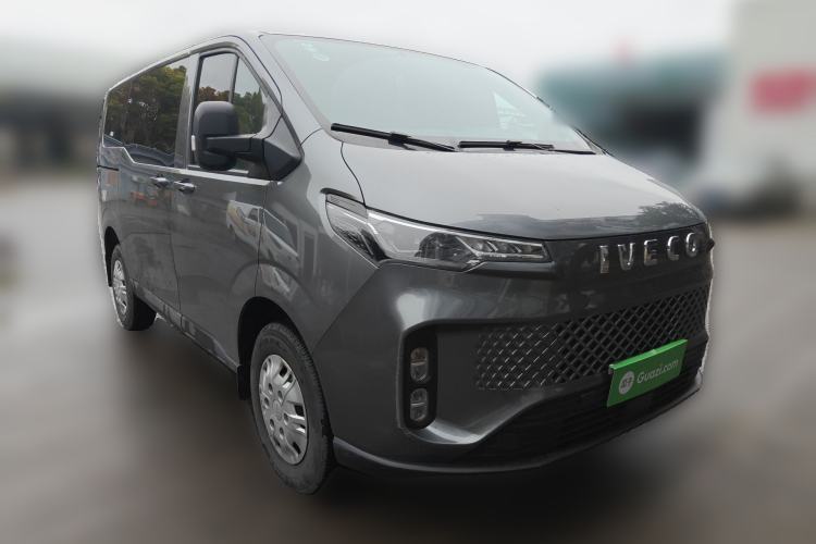 Used Iveco Fidato 2025 C30 Passenger Van 2.0T 93kW Manual – Xingtu Edition Front Right 45 Deg