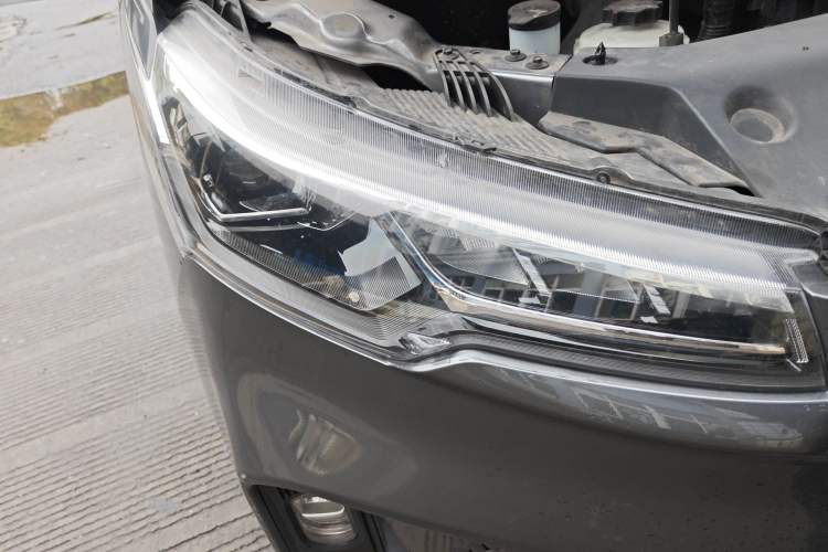 Used Iveco Fidato 2025 C30 Passenger Van 2.0T 93kW Manual – Xingtu Edition Right Front Headlight