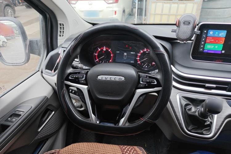 Used Iveco Fidato 2025 C30 Passenger Van 2.0T 93kW Manual – Xingtu Edition Steering Wheel