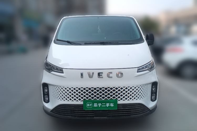 Used Iveco Fidato 2025 C33 Passenger Van 2.0T 93kW Manual – Xingtu Edition Front
