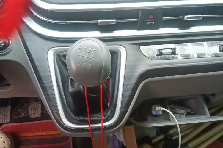 Used Iveco Fidato 2025 C33 Passenger Van 2.0T 93kW Manual – Xingtu Edition Gear Lever