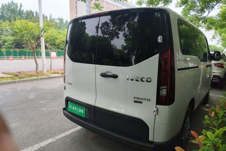 Used Iveco Fidato 2025 Multi-Purpose Passenger Vehicle 77 kWh Standard Wheelbase Low Roof 5-9 Seats Rear Right 45 Deg