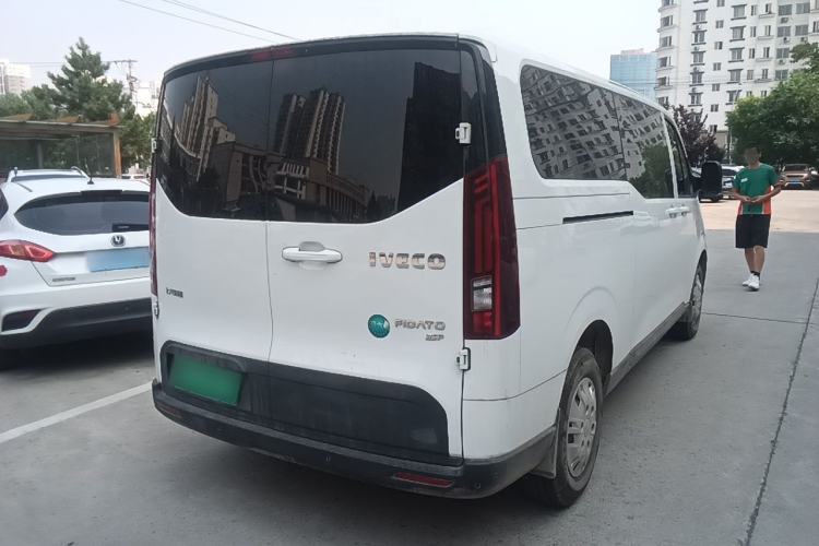Used Iveco Fidato 2025 C33 Passenger Van 2.0T 93kW Manual – Xingtu Edition Rear Right 45 Deg
