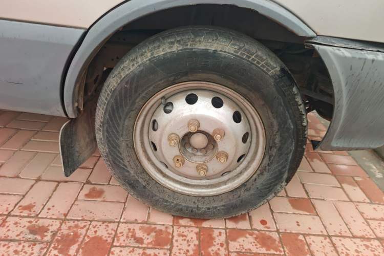 Used Iveco Power Daily 2012 2.5T-A32 Base Version Right Front Wheel Hub