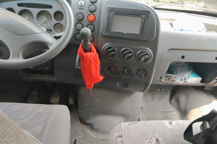 Used Iveco Power Daily 2012 2.5T-A32 Base Version Audio And AC Panel