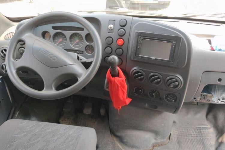 Used Iveco Power Daily 2012 2.5T-A32 Base Version Center Console