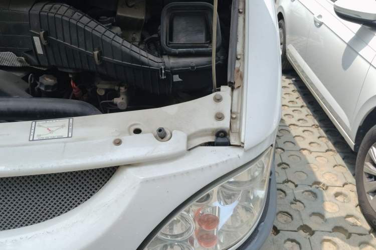 Used Iveco Power Daily 2012 2.5T-A32 Base Version Engine Bay Left
