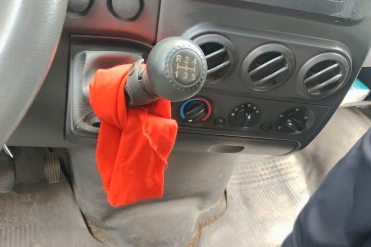 Used Iveco Power Daily 2012 2.5T-A32 Base Version Gear Lever