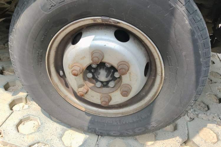 Used Iveco Power Daily 2012 2.5T-A32 Base Version Right Front Wheel Hub