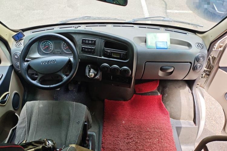 Used Iveco Power Daily 2012 2.5T-A32 Base Version Center Console