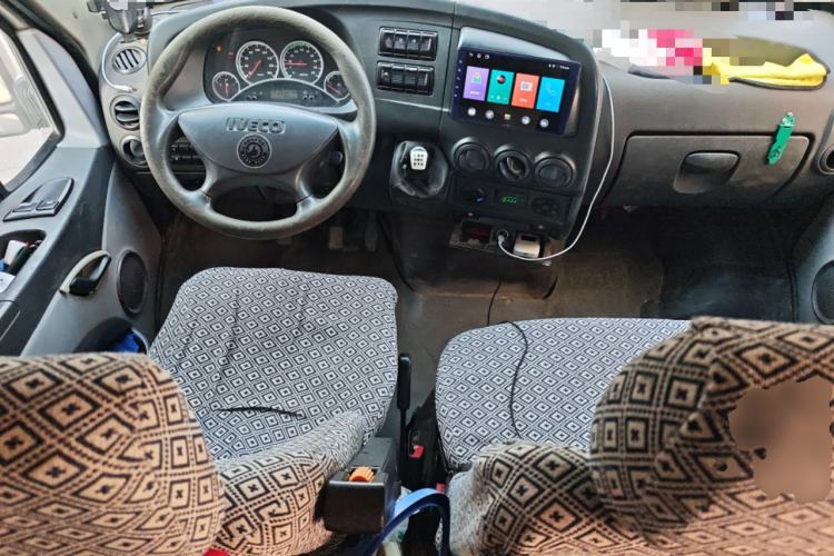 Used Iveco Power Daily 2012 2.5T-A32 Base Version Center Console