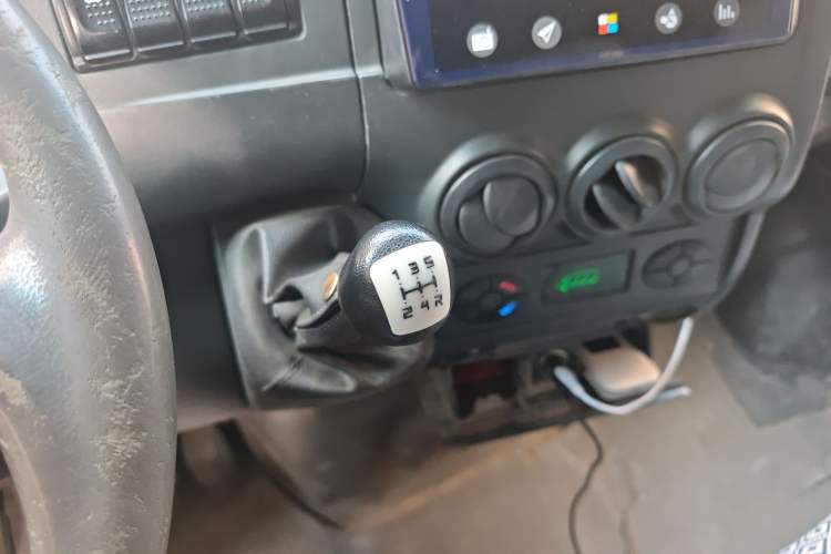Used Iveco Power Daily 2012 2.5T-A32 Base Version Gear Lever