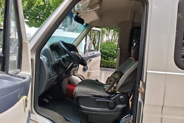 Used Iveco Power Daily 2012 2.5T-A32 Base Version Left Front Seat