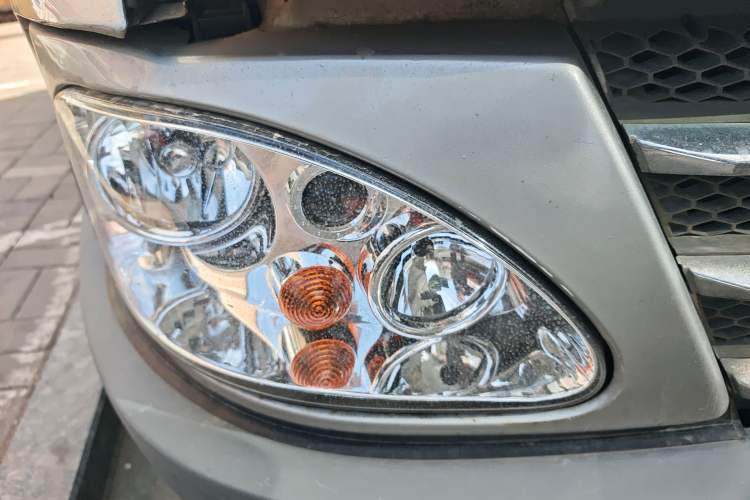 Used Iveco Power Daily 2012 2.5T-A32 Base Version Right Front Headlight