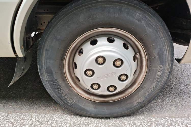 Used Iveco Power Daily 2012 2.5T-A32 Base Version Right Front Wheel Hub