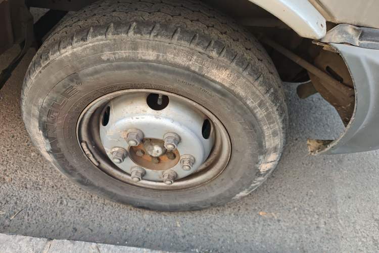 Used Iveco Power Daily 2012 2.5T-A32 Base Version Right Front Wheel Hub