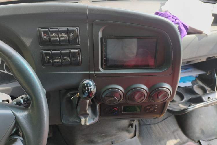 Used Iveco Power Daily 2012 2.5T-A32 Base Version Audio And AC Panel
