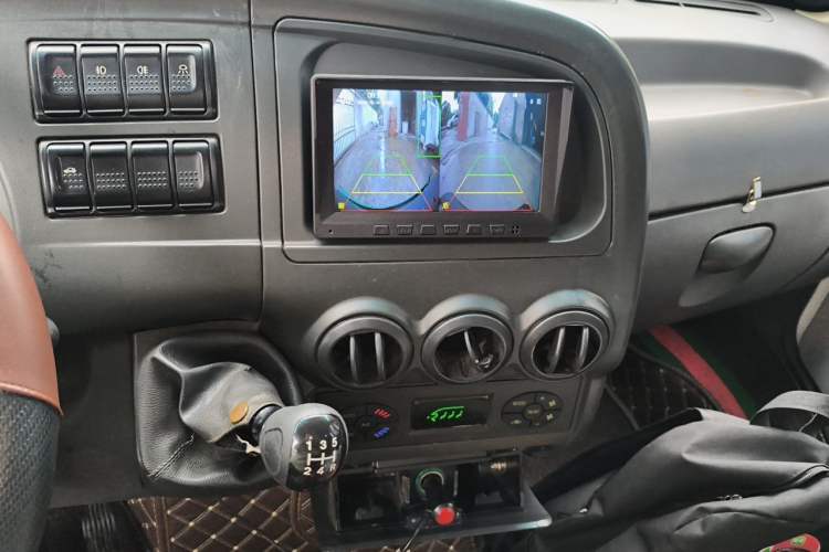 Used Iveco Power Daily 2012 2.5T-A32 Base Version Audio And AC Panel