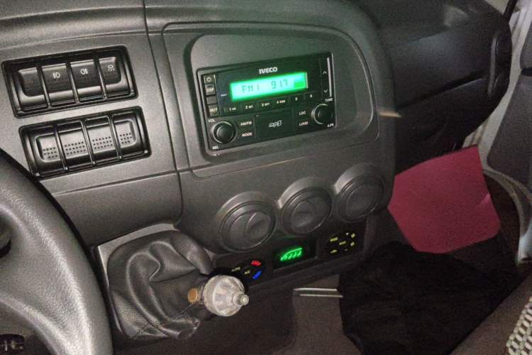 Used Iveco Power Daily 2012 2.5T-A32 Base Version Audio And AC Panel